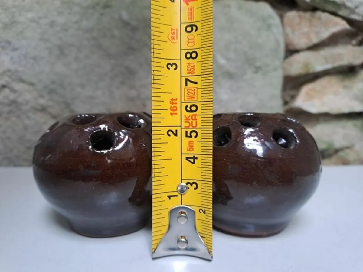 Free vintage round brown clay ornaments - Image 2