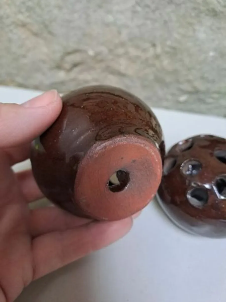Free vintage round brown clay ornaments - Image 3