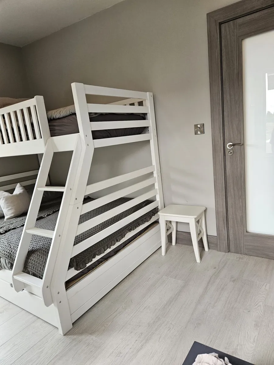 Holiday accommodation - Image 1