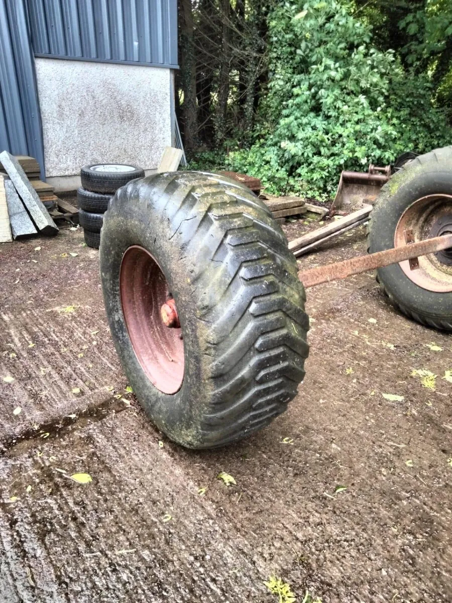 Wheels and axel - Image 1