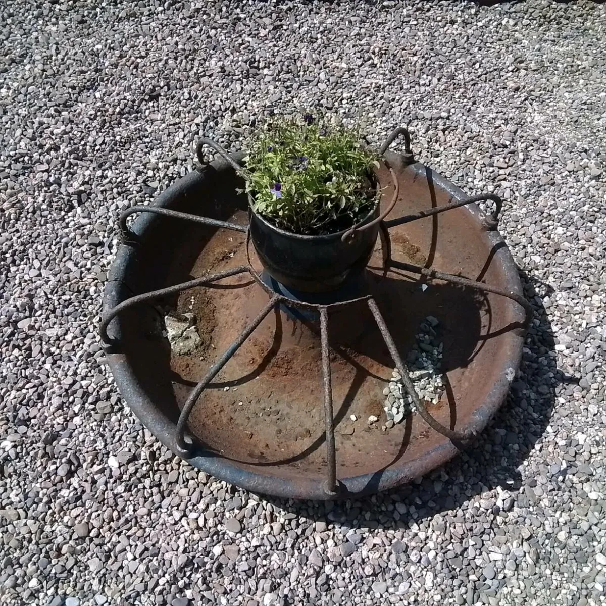 ANTIQUE AND COLLECTABLES - Image 1