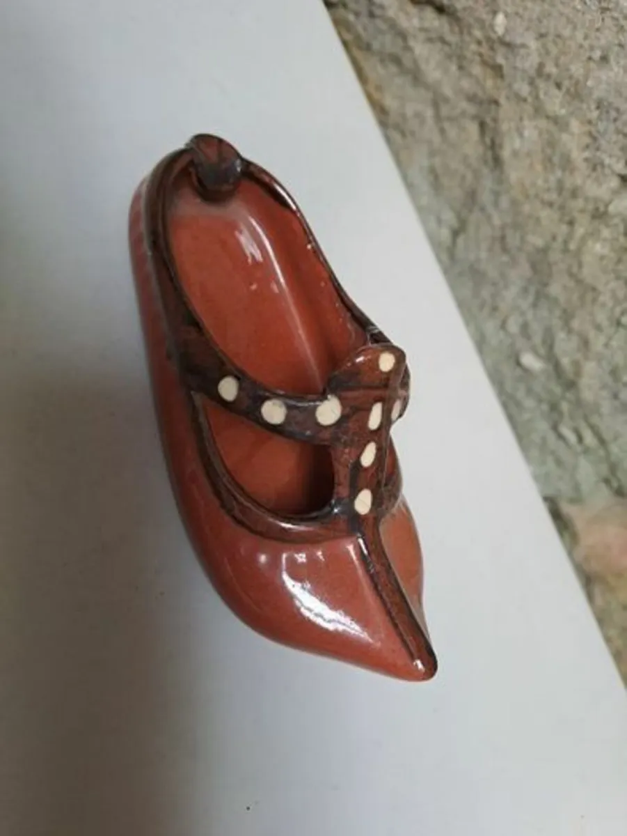 Bulgarian shoe shaped ashtray - Image 4