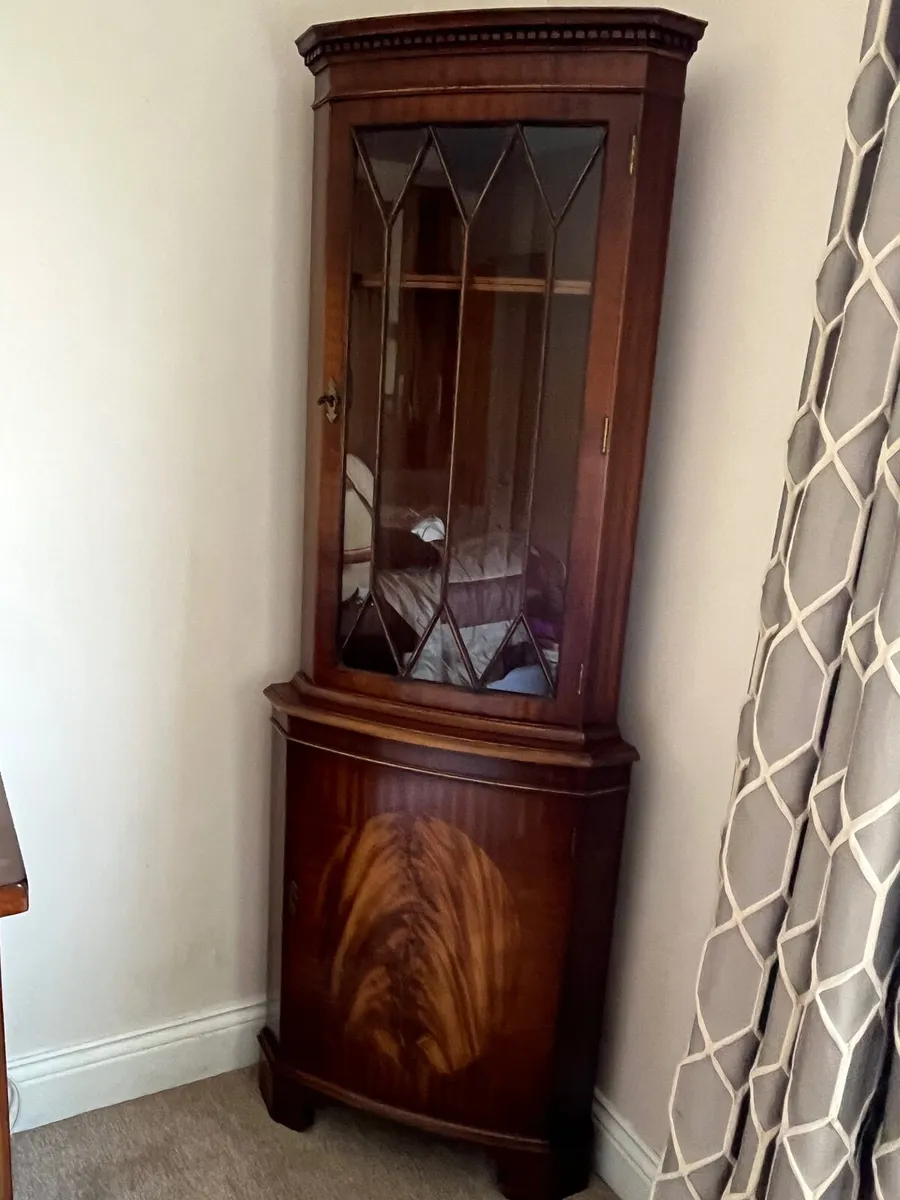 Glass cabinet - Image 1