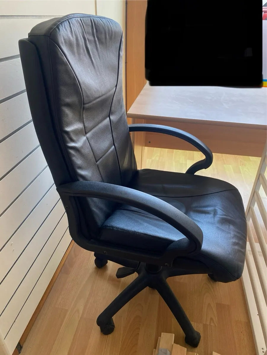 Office chair - Image 1