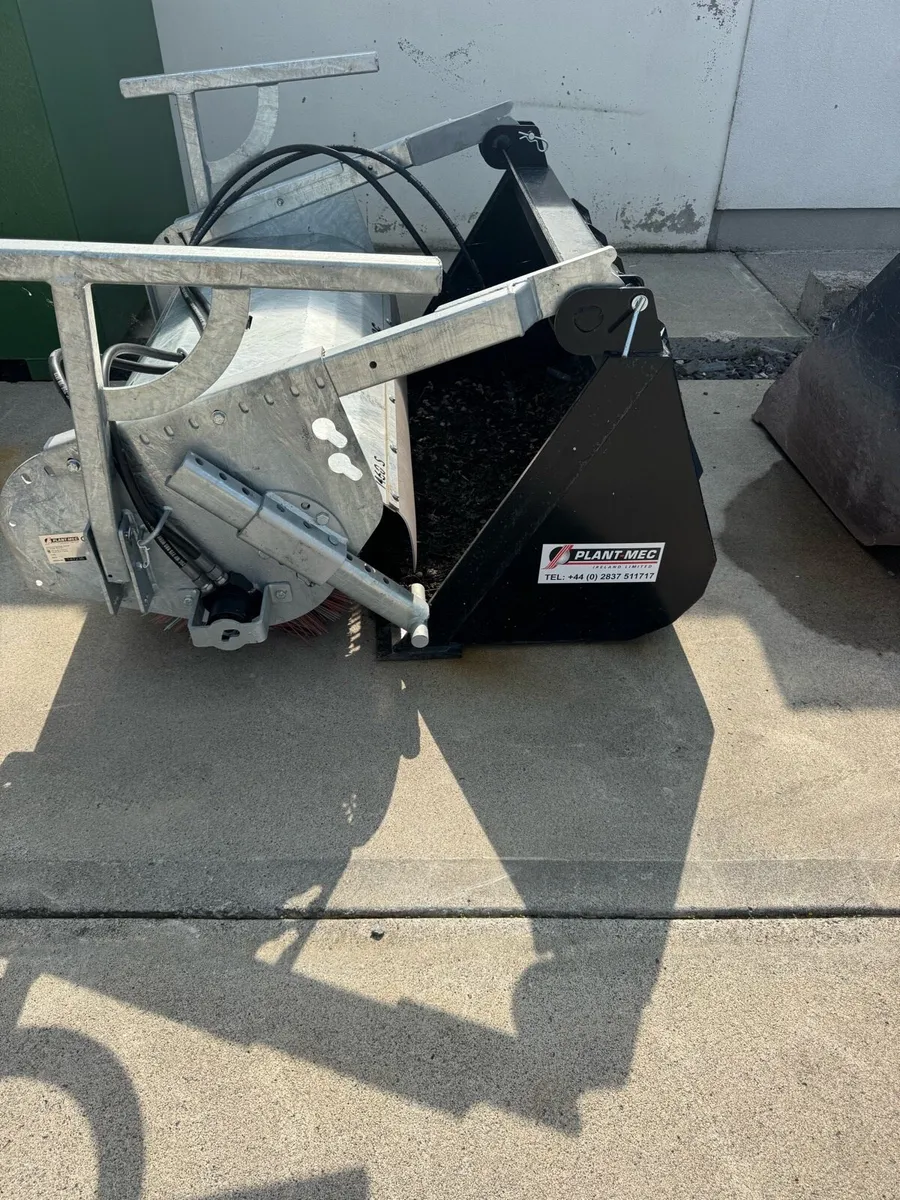 Road Sweeper & Bucket - Image 2