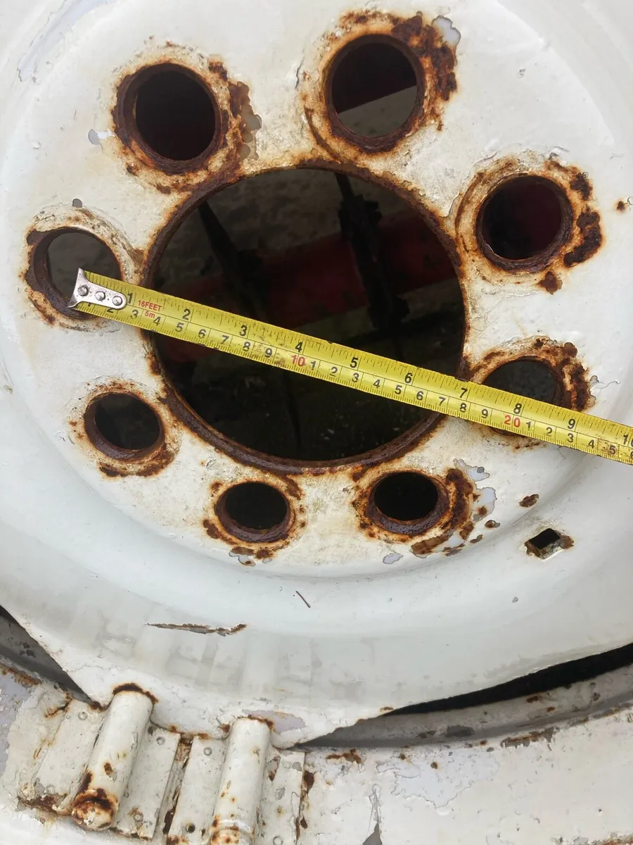 Ford/ new Holland wheels 38’s   8stud - Image 3