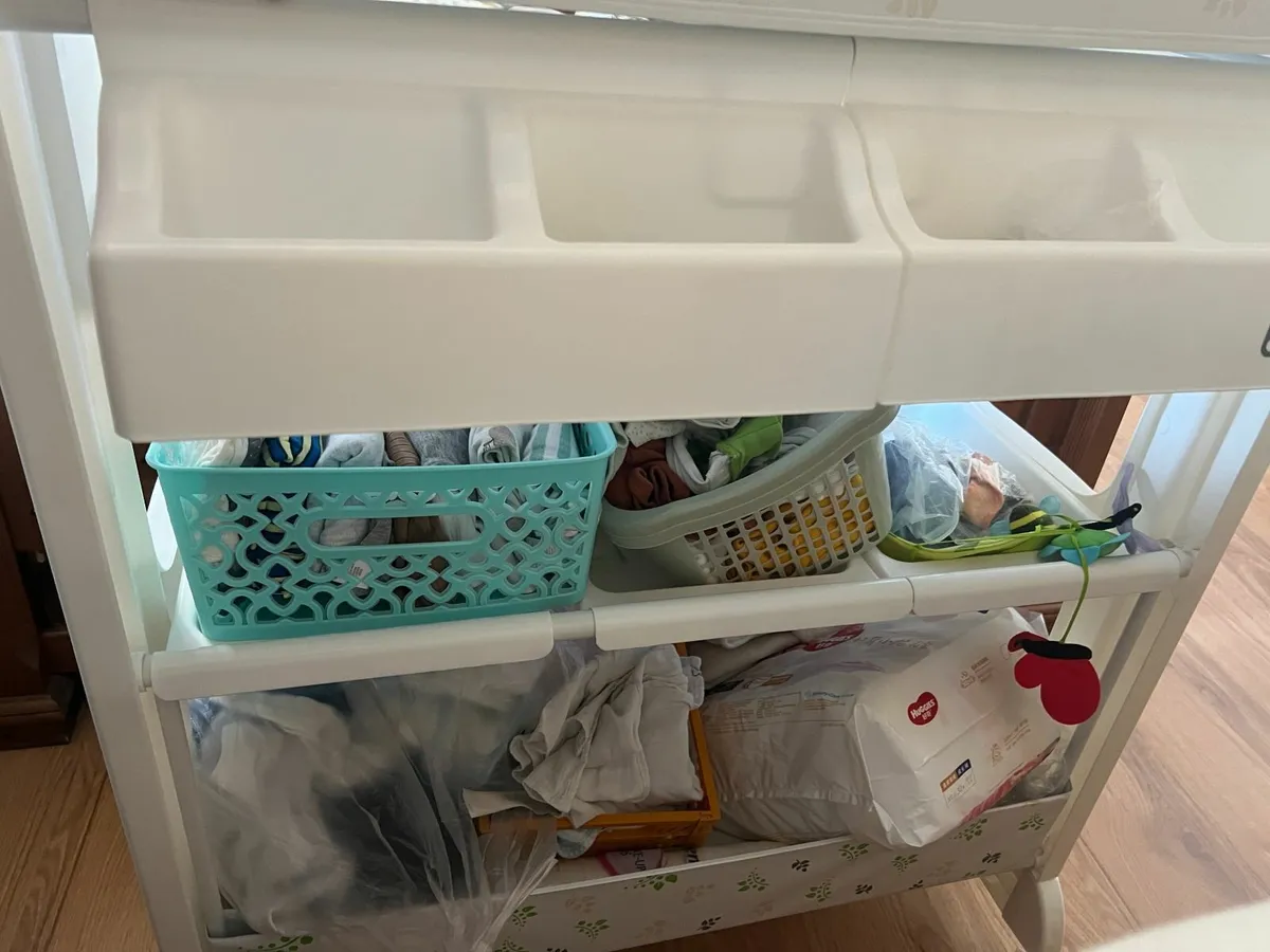 babylo changing table with bath - Image 2