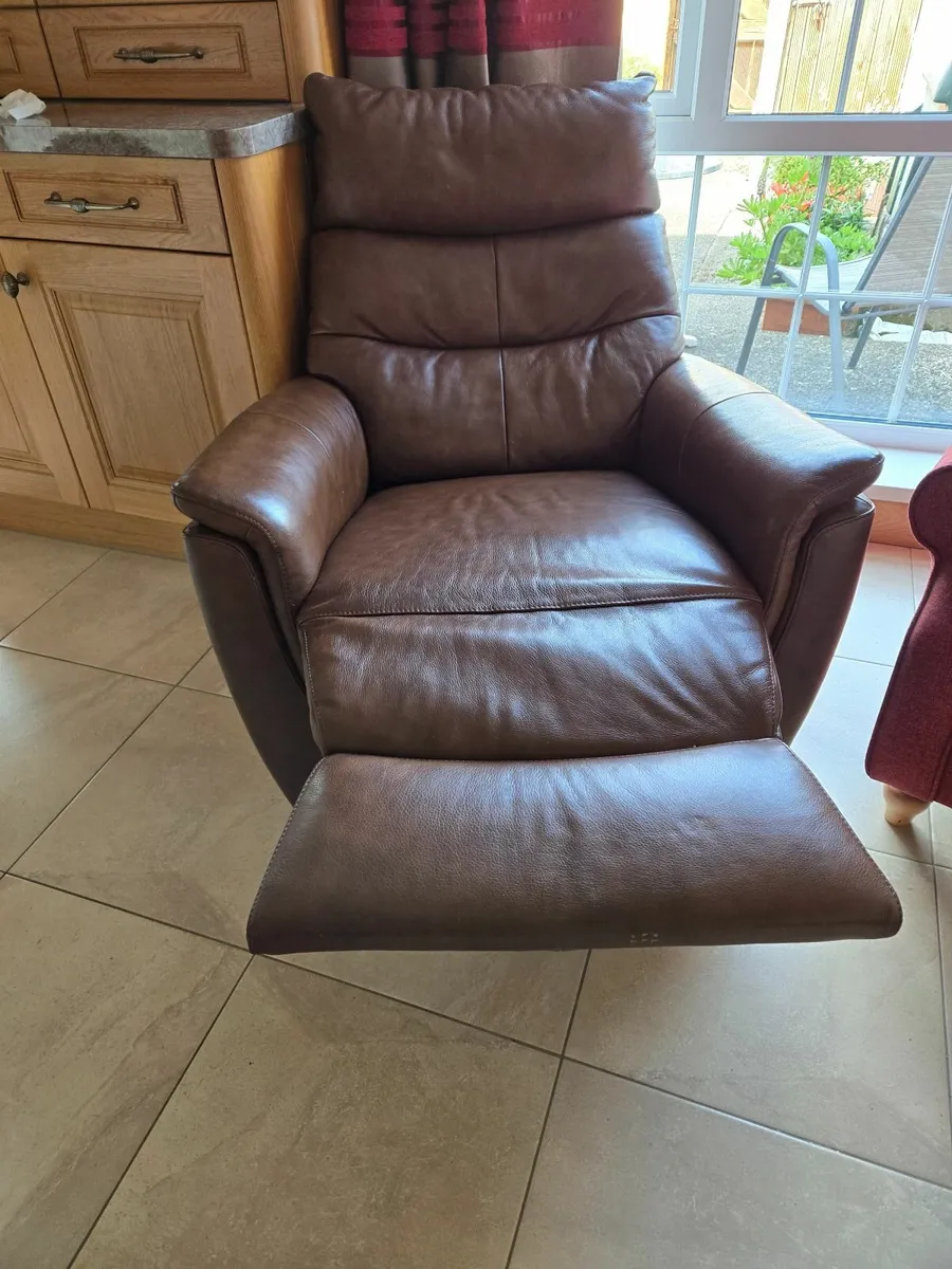 Leather recliner come rocking chair - Image 3
