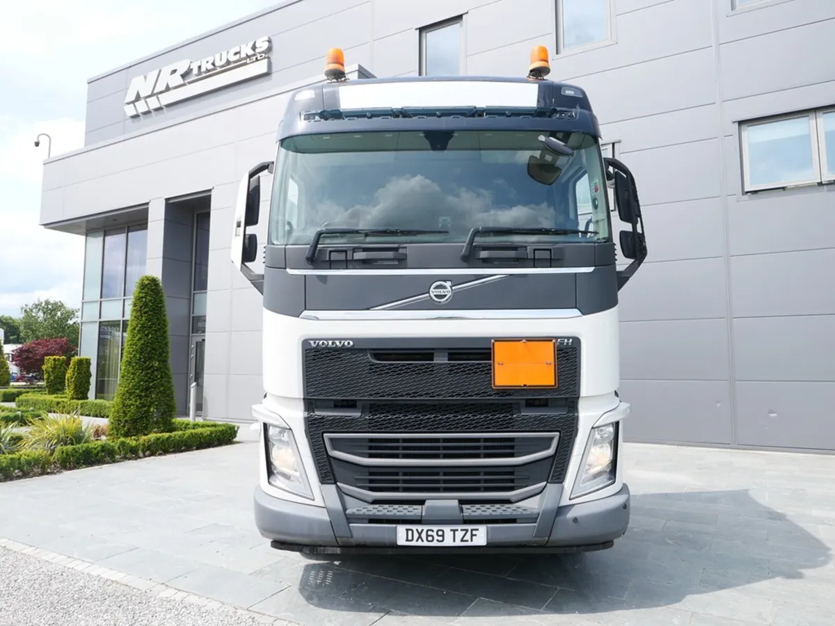 Volvo FH 500 Globetrotter 6x2  Midlift Ishift - Image 2
