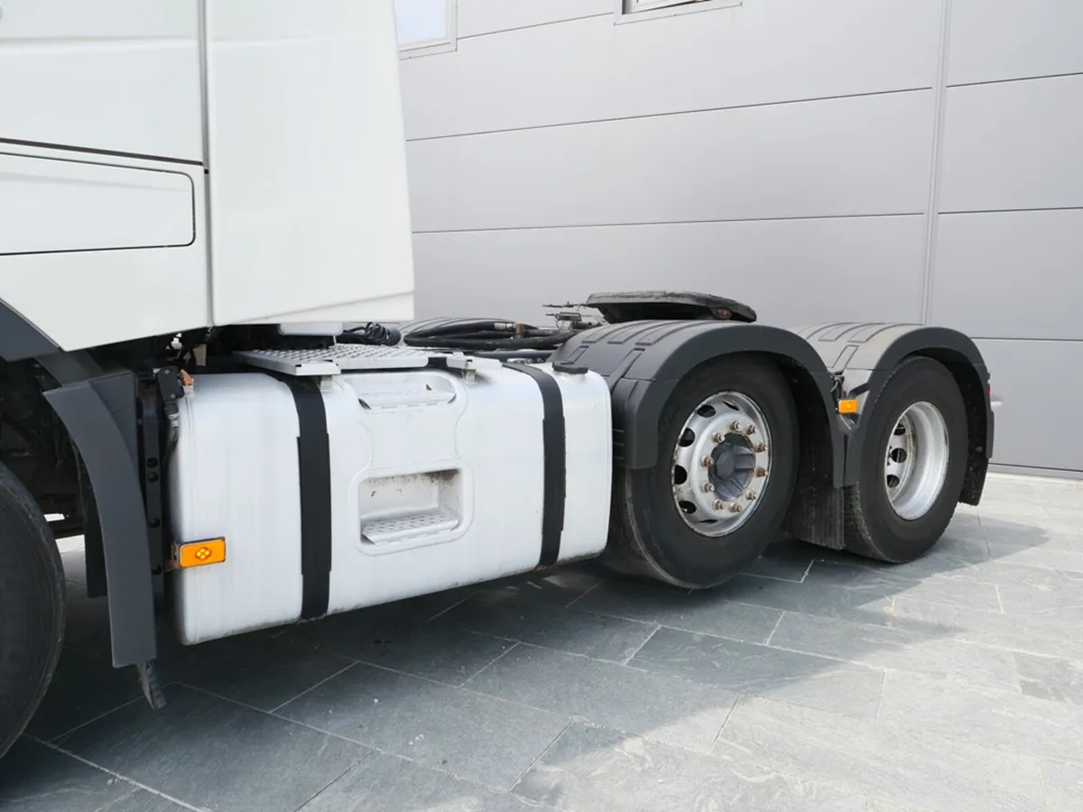Volvo FH 500 Globetrotter 6x2  Midlift Ishift - Image 4