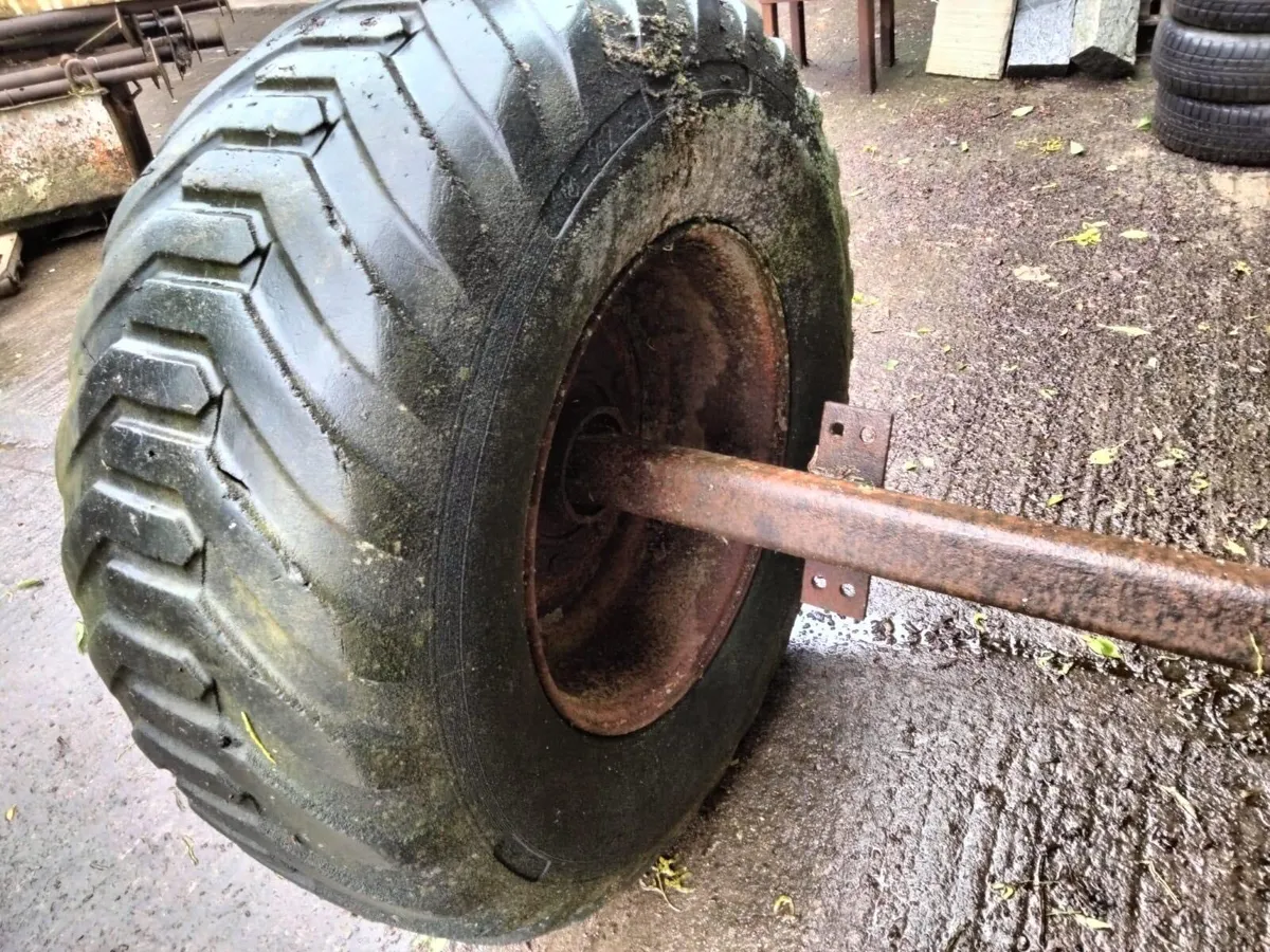 Wheels and axel - Image 2
