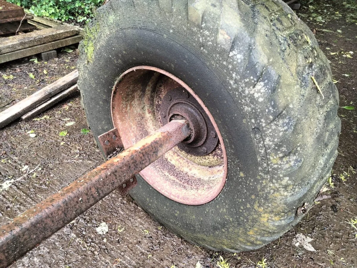 Wheels and axel - Image 4