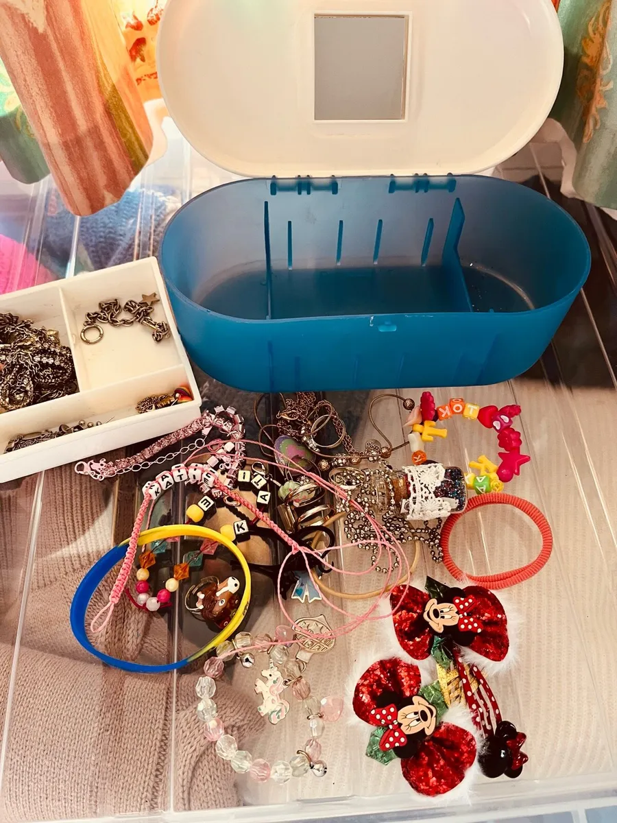 For sale box of accessories - Image 3