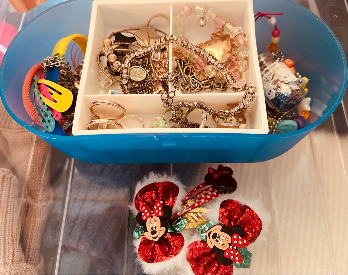 For sale box of accessories - Image 4