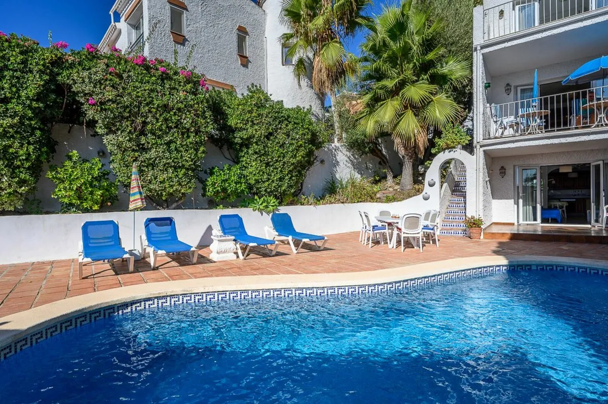 Nerja, 3-floor villa with pool and lovely garden - Image 1