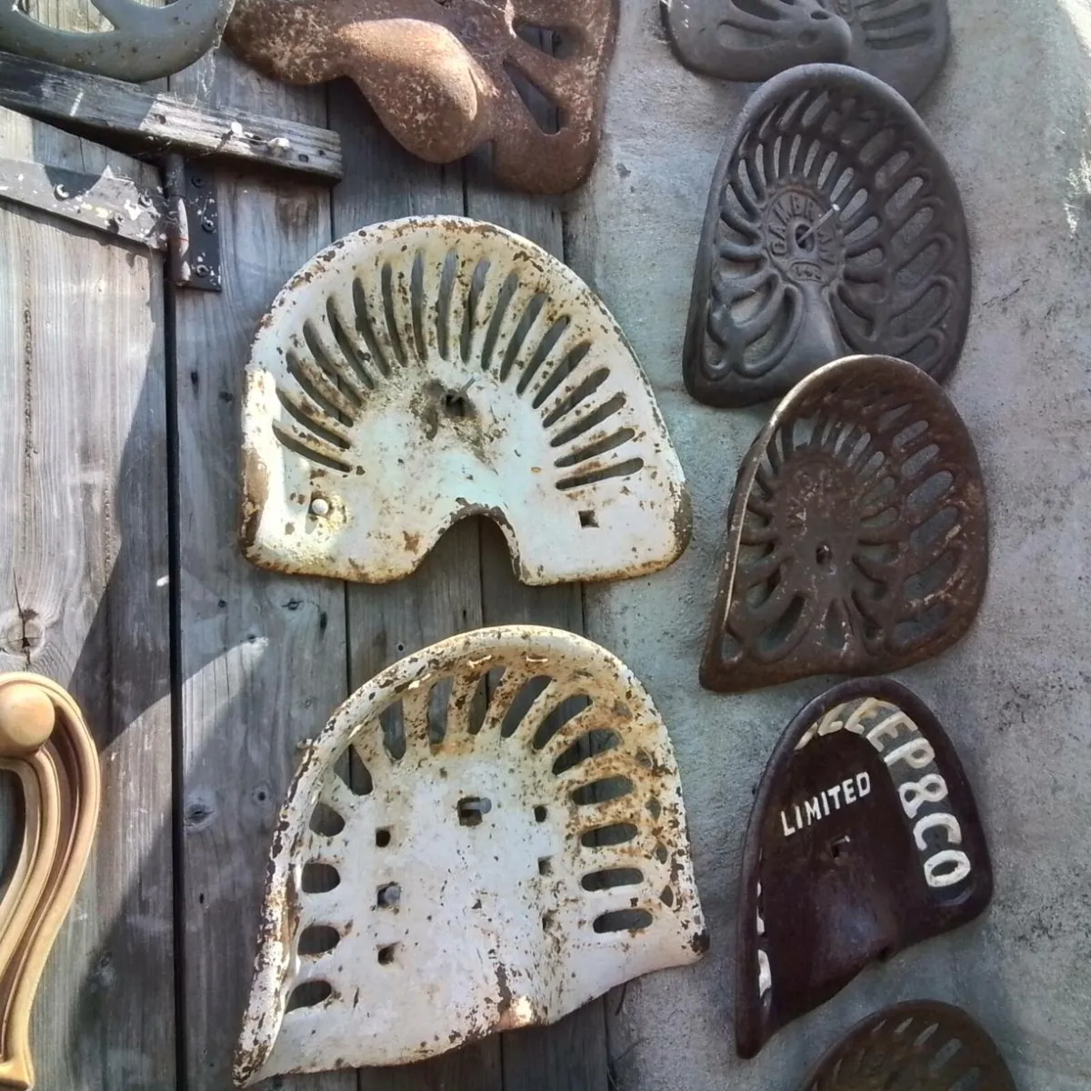 ANTIQUE AND COLLECTABLES - Image 2