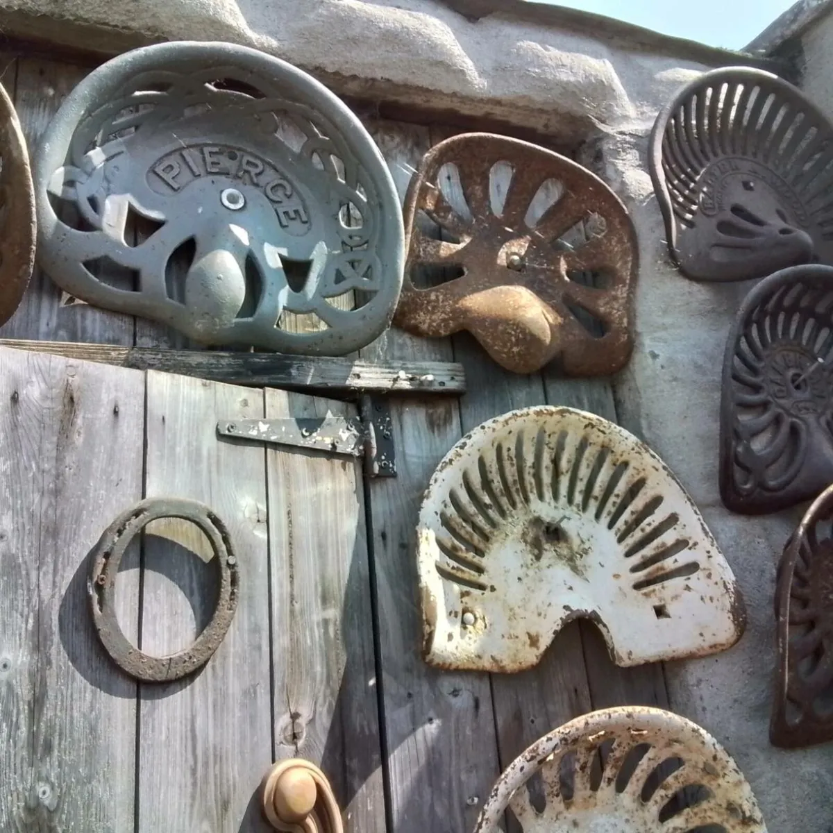 ANTIQUE AND COLLECTABLES - Image 3
