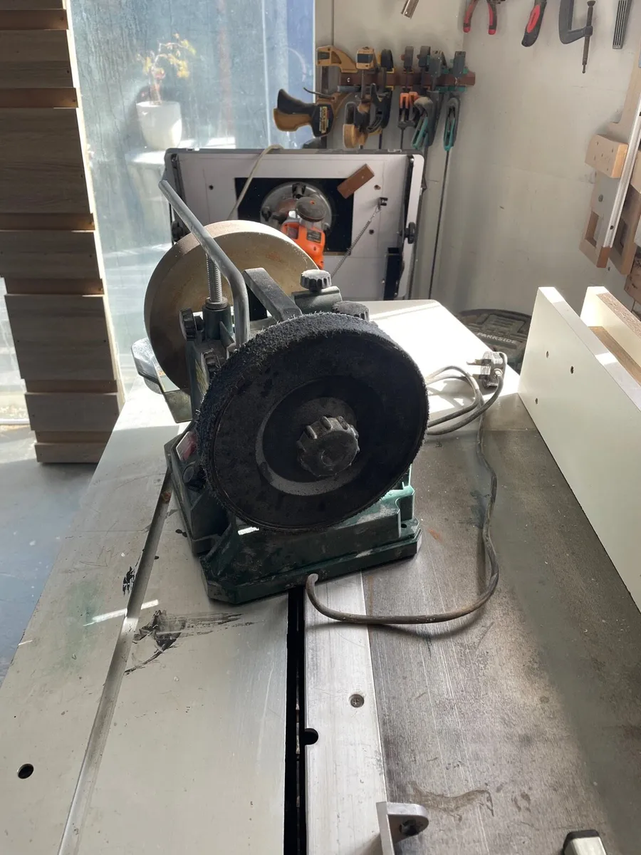 Record power wet stone - Image 3