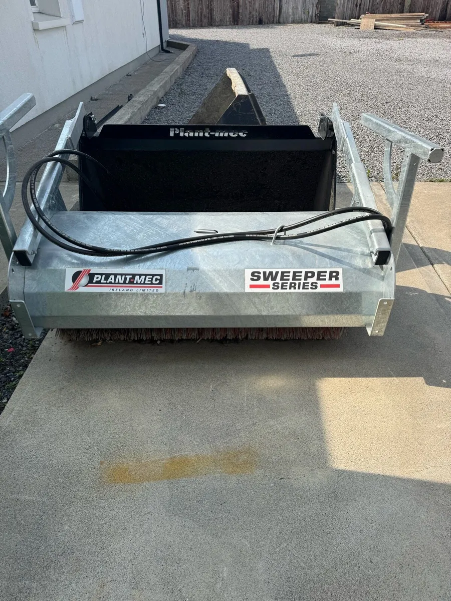 Road Sweeper & Bucket - Image 1