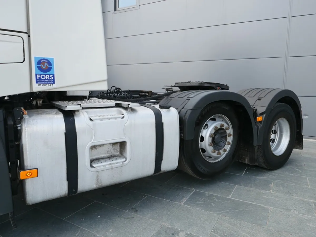 Volvo FH 500 Globetrotter 6x2  Midlift Ishift - Image 4