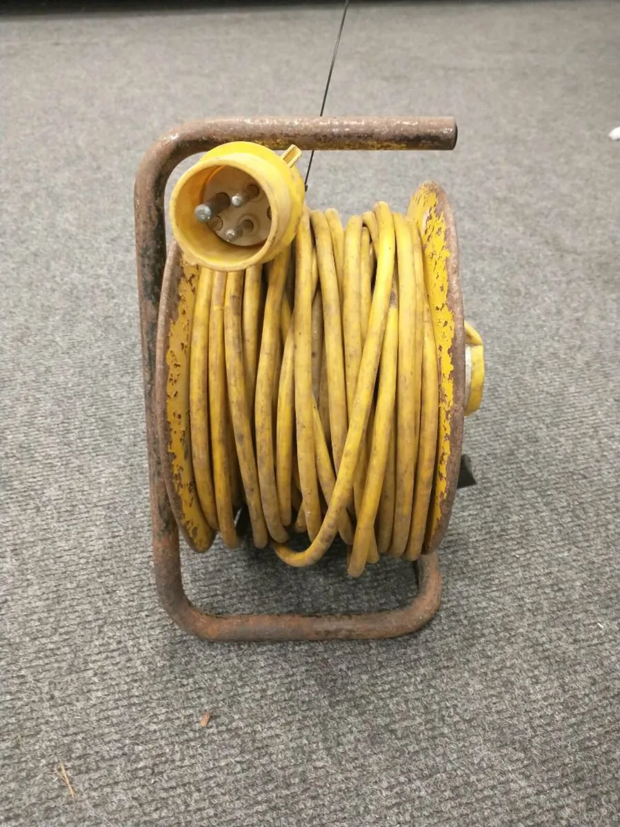 Cable 110V Extension Reel - Image 1