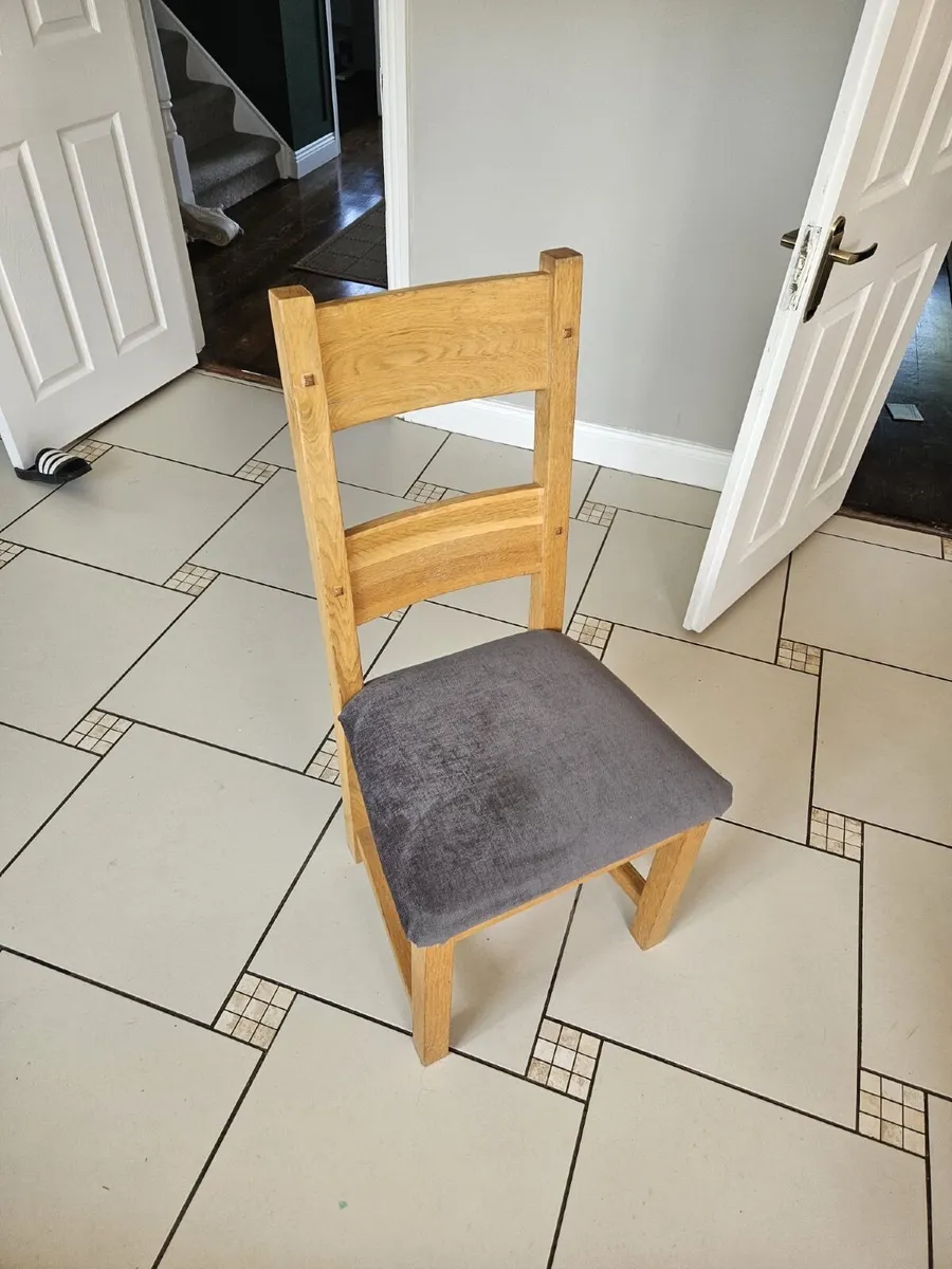 Table & Chairs - Image 2