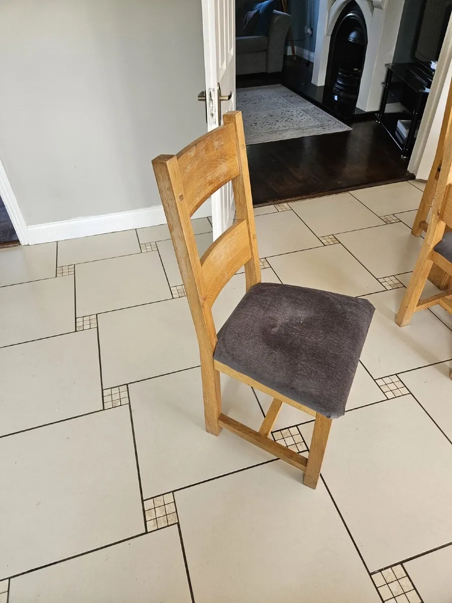 Table & Chairs - Image 3