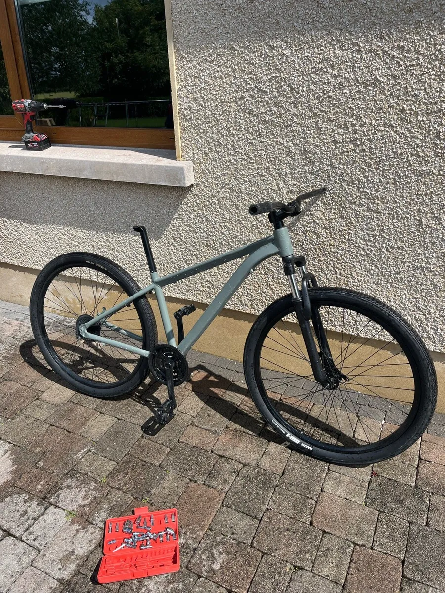 Mountain bike - Image 1