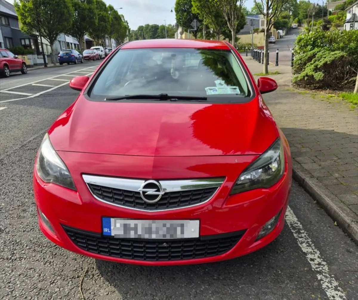 Opel Astra 2011 - NEW NCT and TAX - Image 4