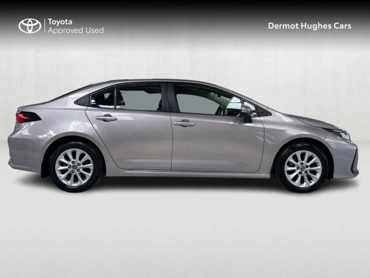 Toyota Corolla COROLLA 1.6P AURA SALOON - Image 3