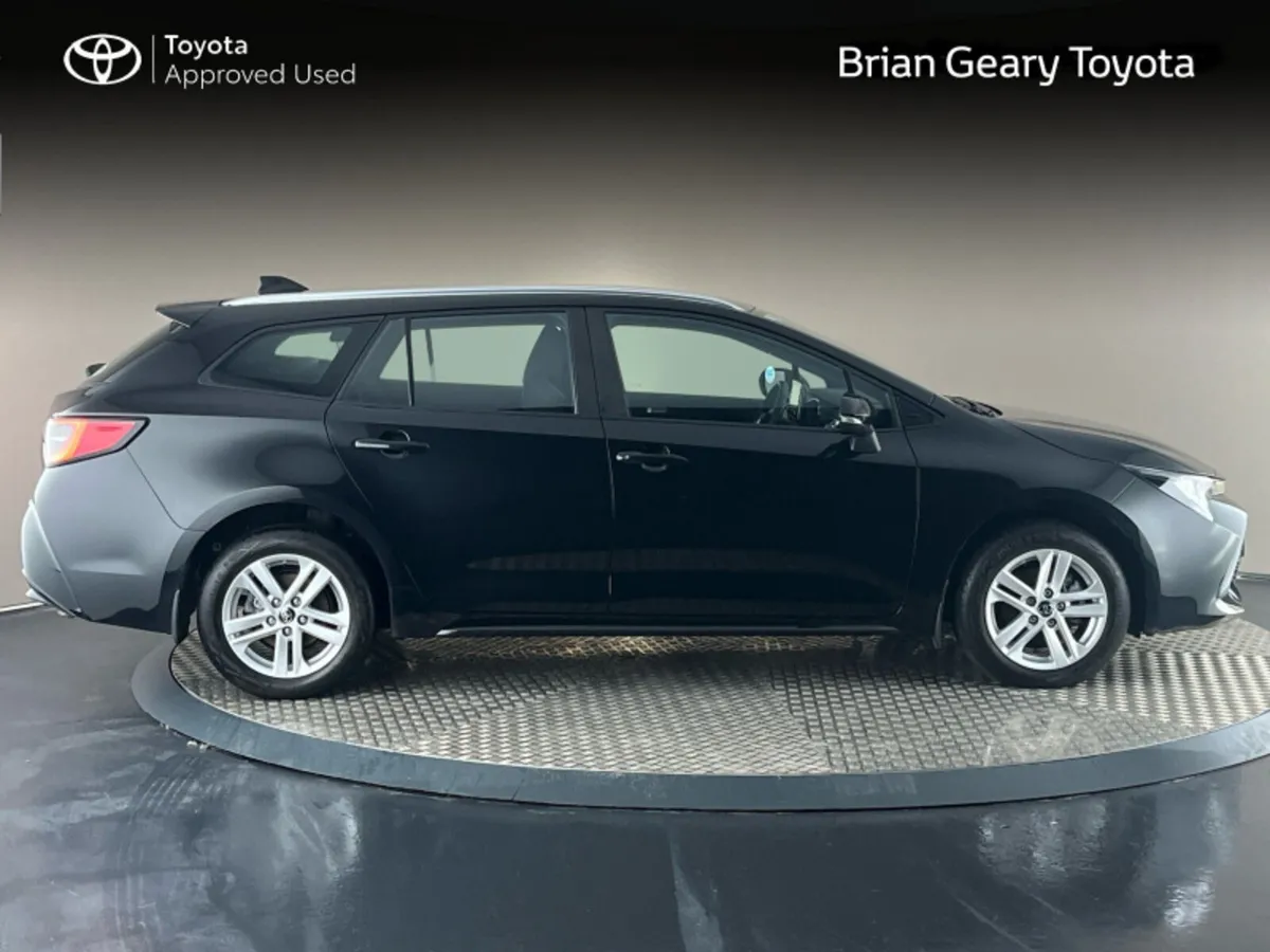 Toyota Corolla HYBRID LUNA T/S - Image 3
