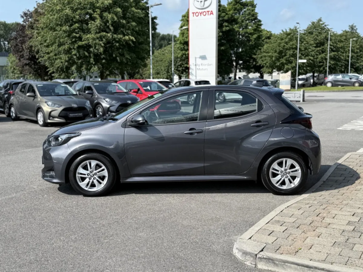Toyota Yaris 1.0 LUNA - Image 4