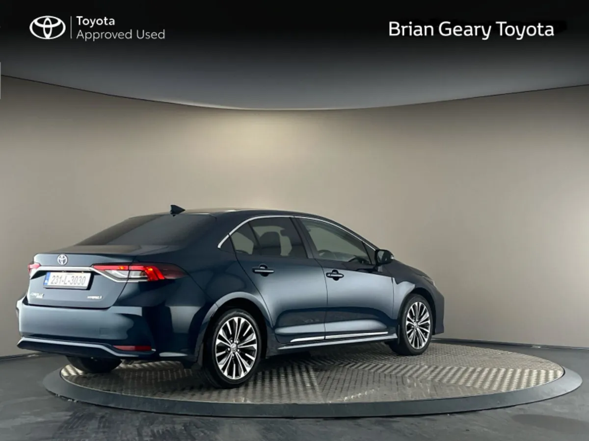 Toyota Corolla HYBRID LUNA SPORT SALOON - Image 2