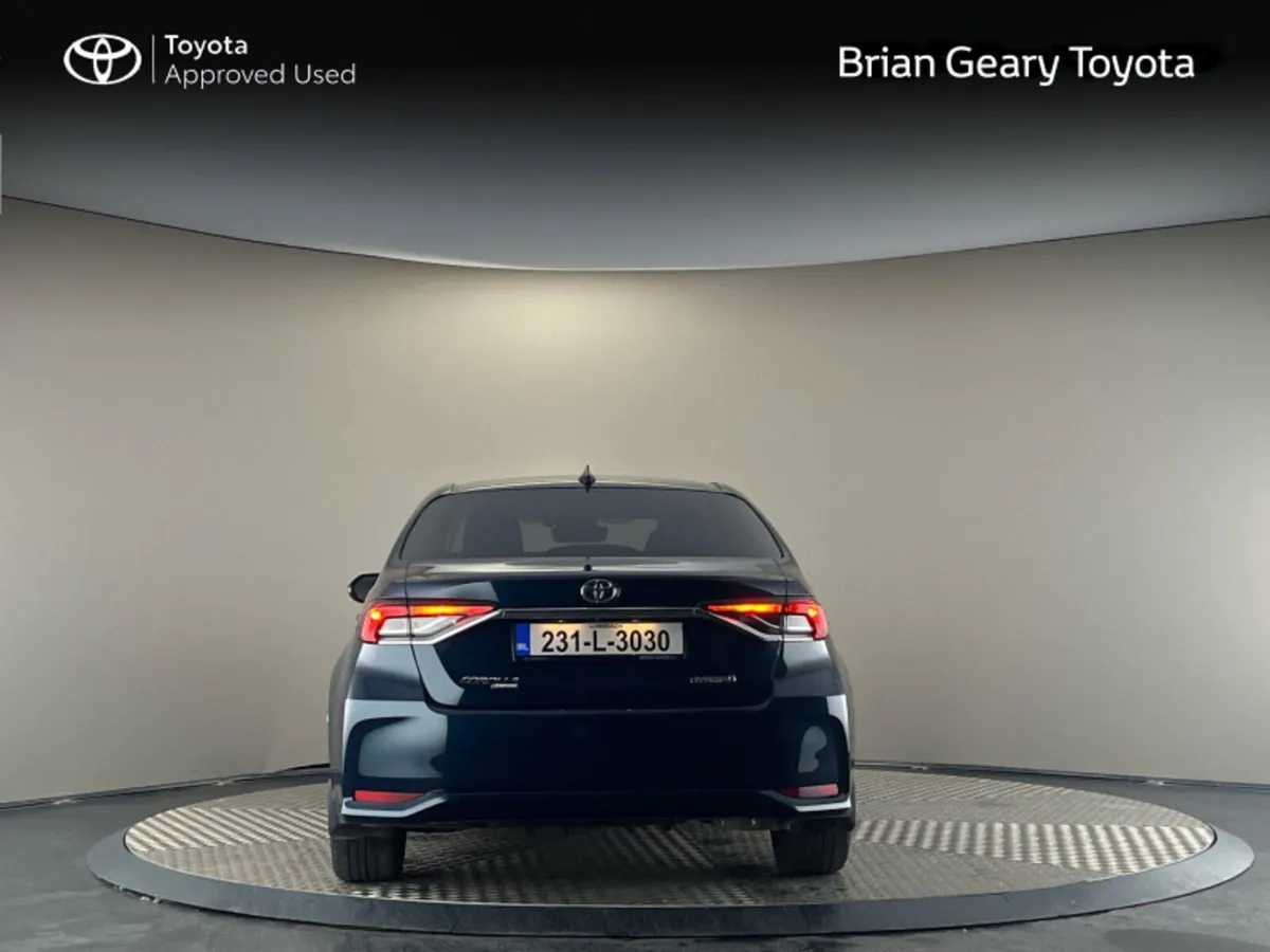Toyota Corolla HYBRID LUNA SPORT SALOON - Image 4