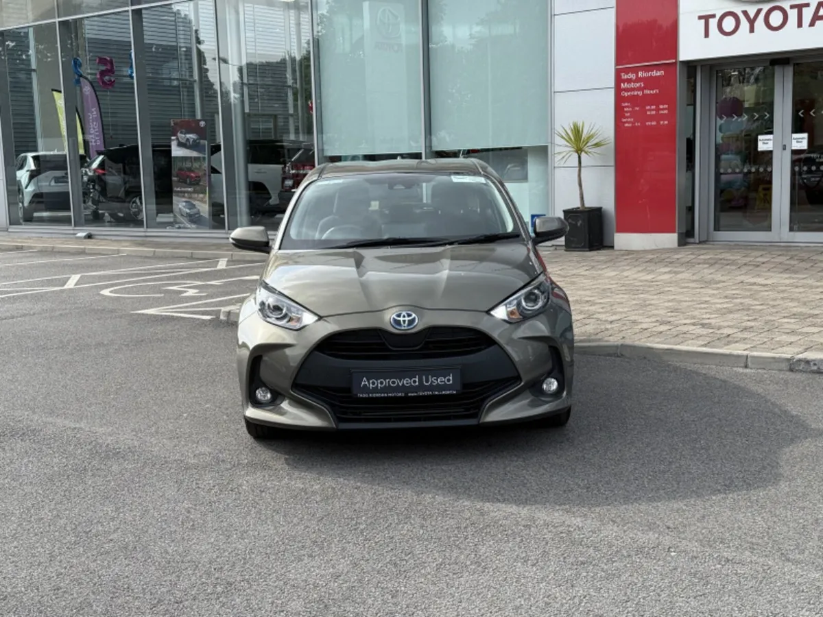 Toyota Yaris 1.5 HYBRID LUNA - Image 2