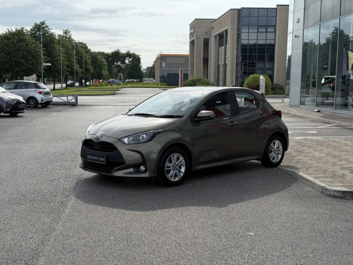 Toyota Yaris 1.5 HYBRID LUNA - Image 3