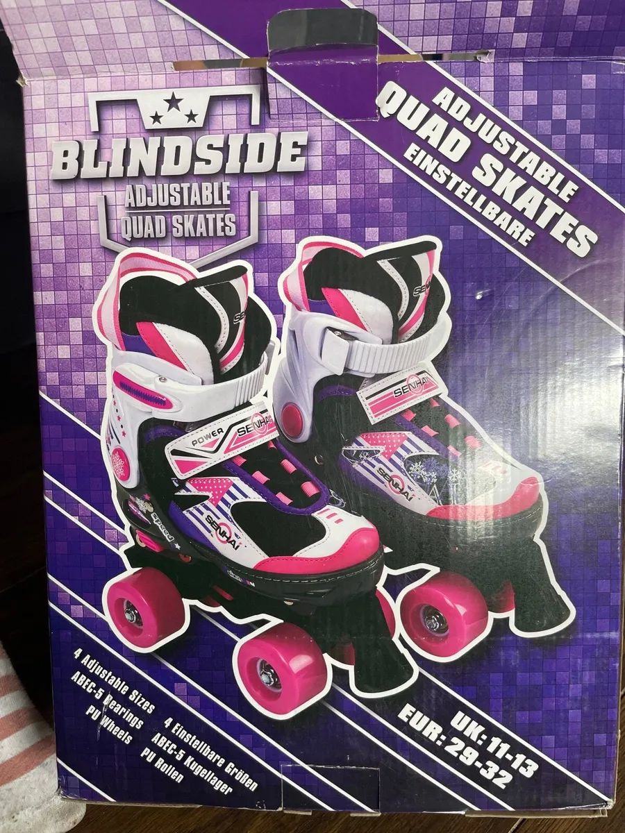 Roller skates + safety pads - Image 3