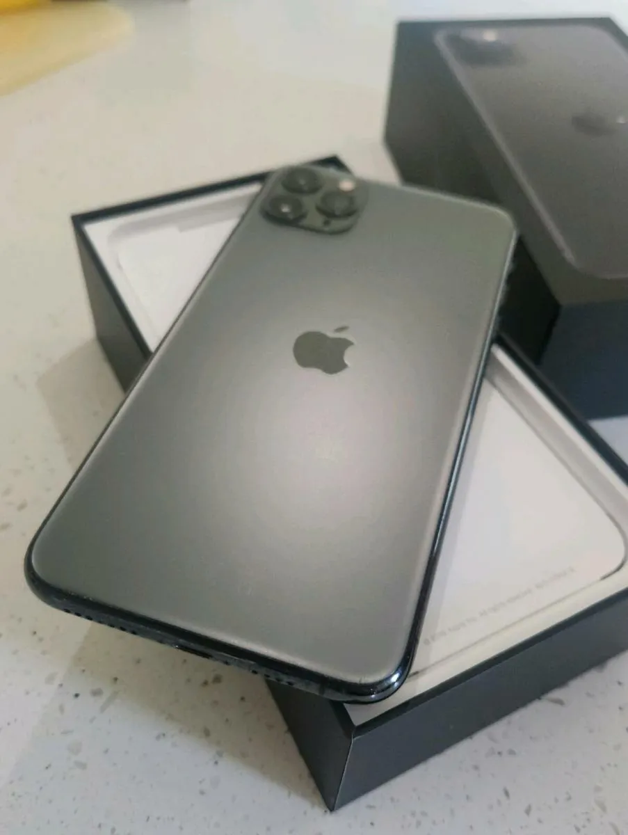 Iphone 11 Pro Max unlocked!! Mint!! - Image 3