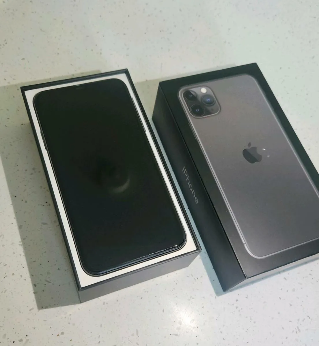 Iphone 11 Pro Max unlocked!! Mint!! - Image 4