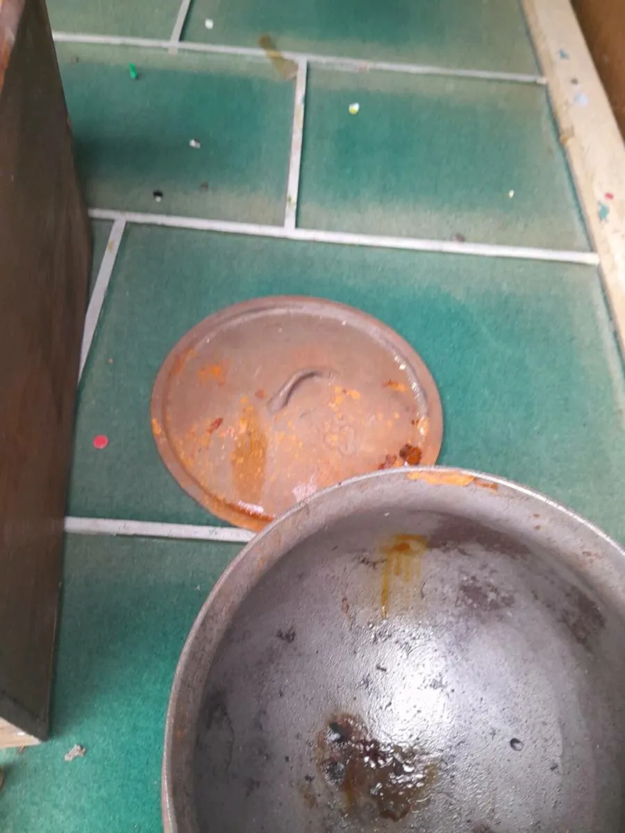 Old 2 gallon skillet pot - Image 2