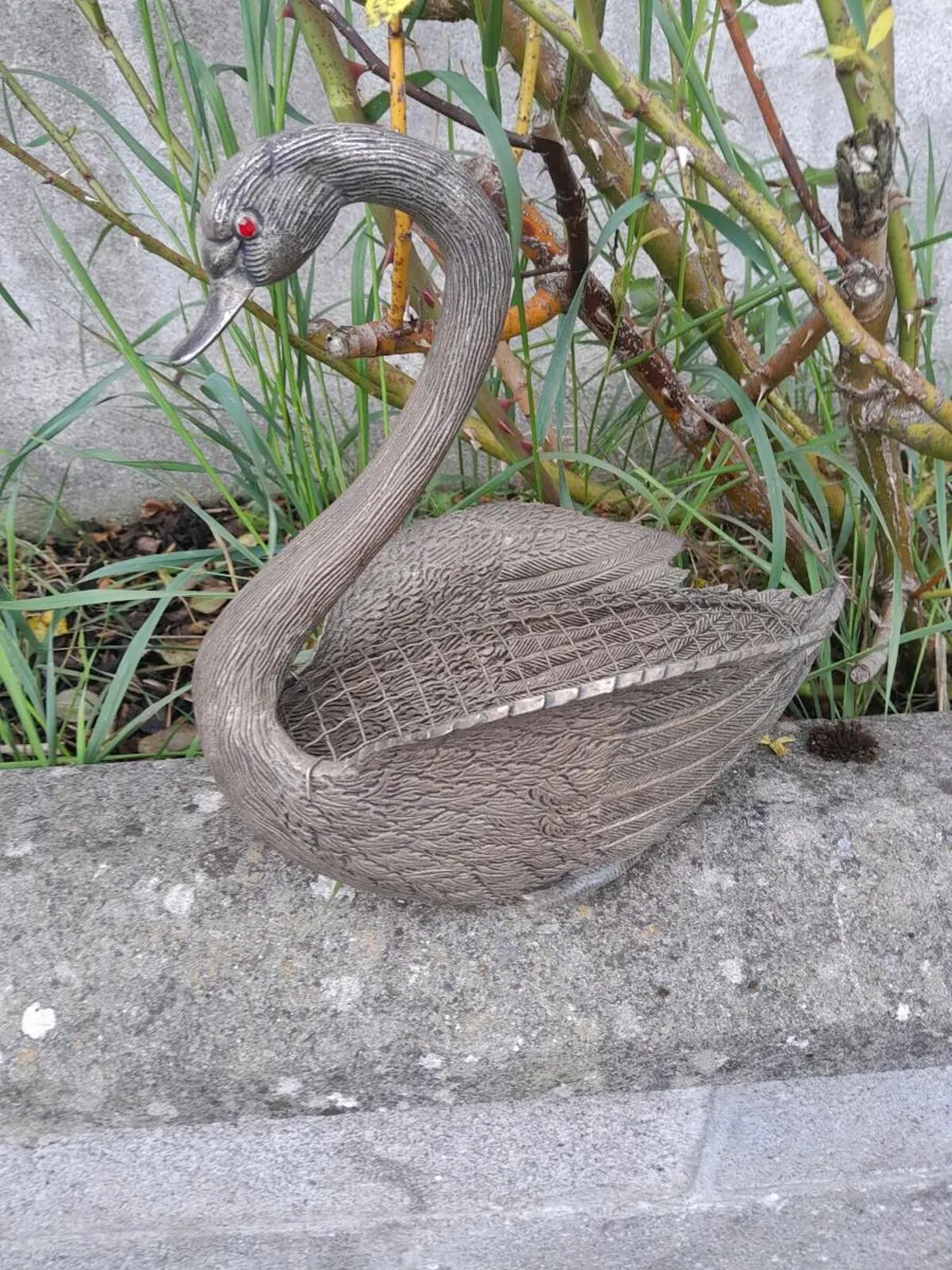 Swan flower vase - Image 1