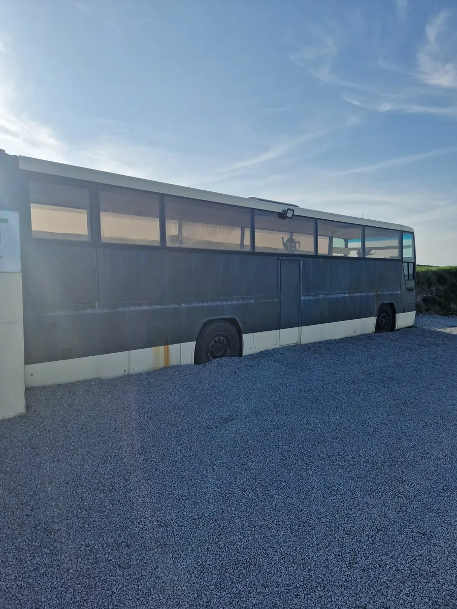 Bus - Image 1