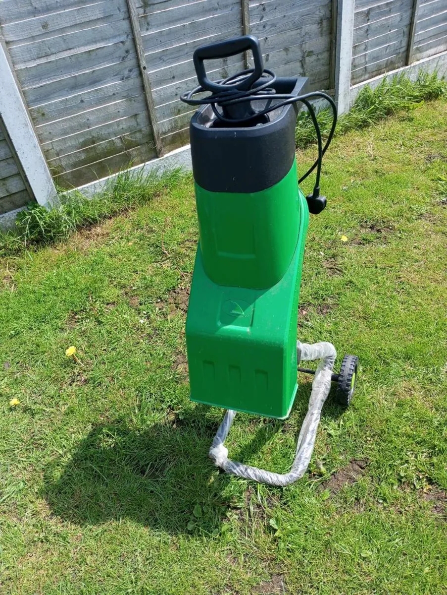 Garden Shredder, Electric Wood Chipper - Image 1