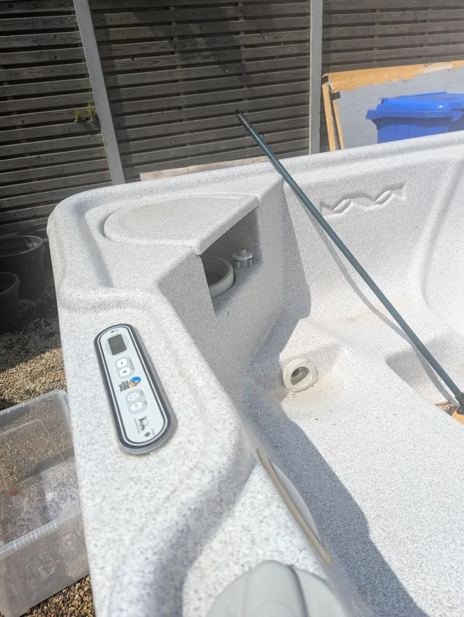 Hot tub  PROJECT - Image 3