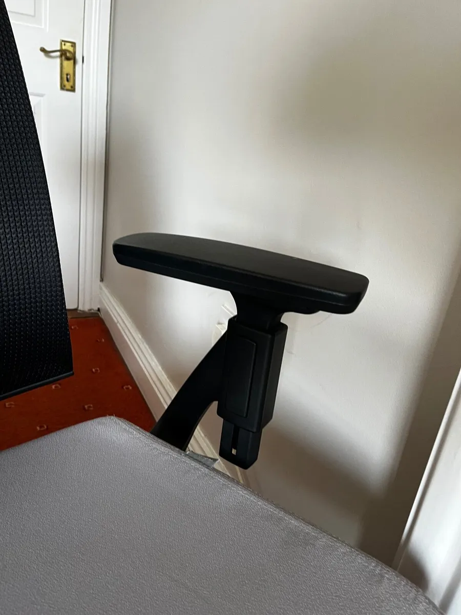 Great Value Office Chair - like new! - Image 2