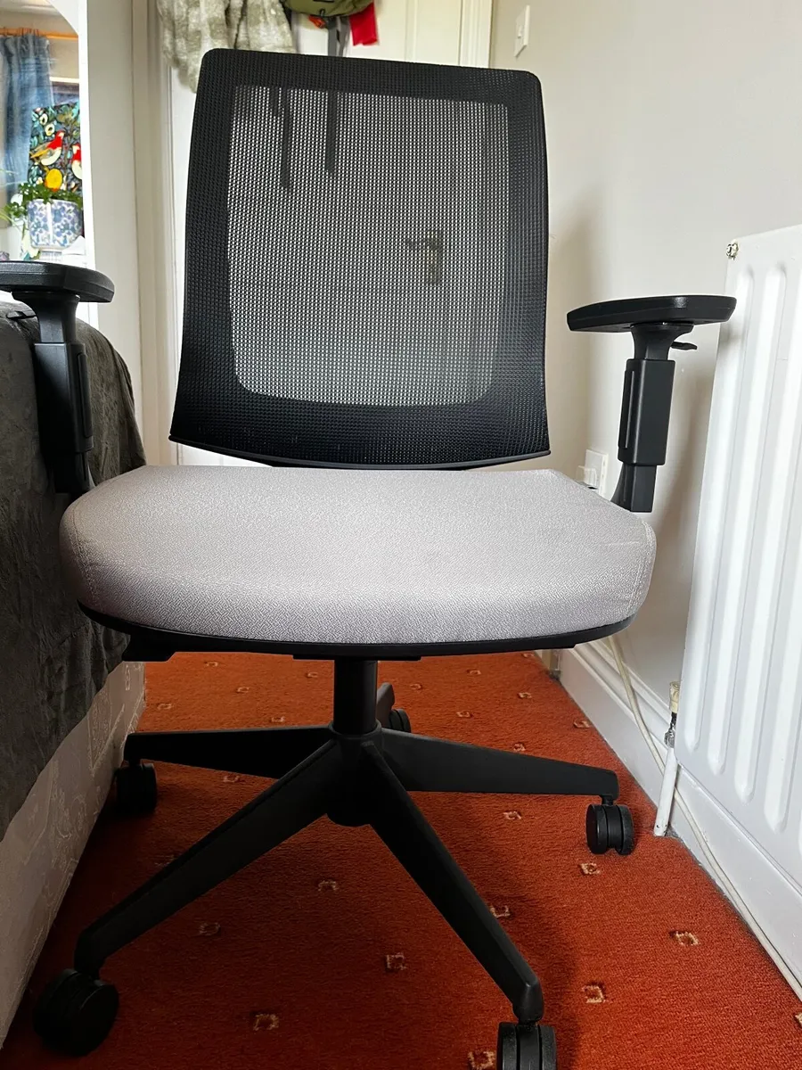 Great Value Office Chair - like new! - Image 3