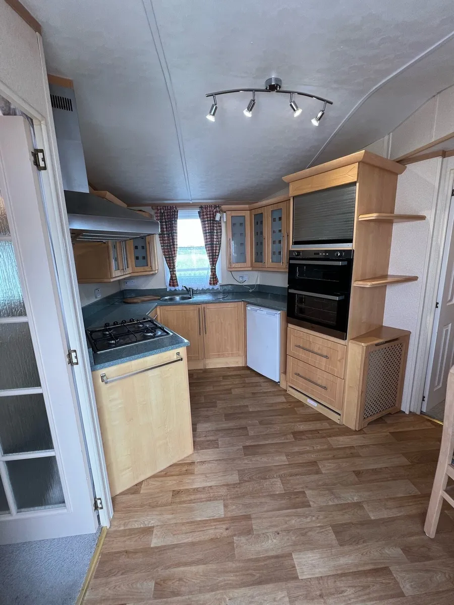 2 bed Mobile home to rent - Image 2