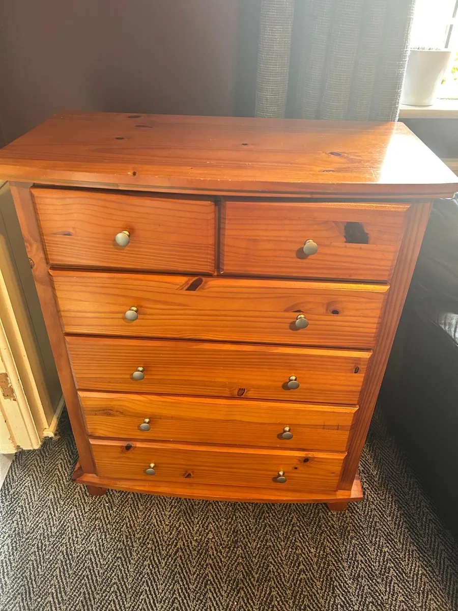 Chest of drawers / Can Deliver!
