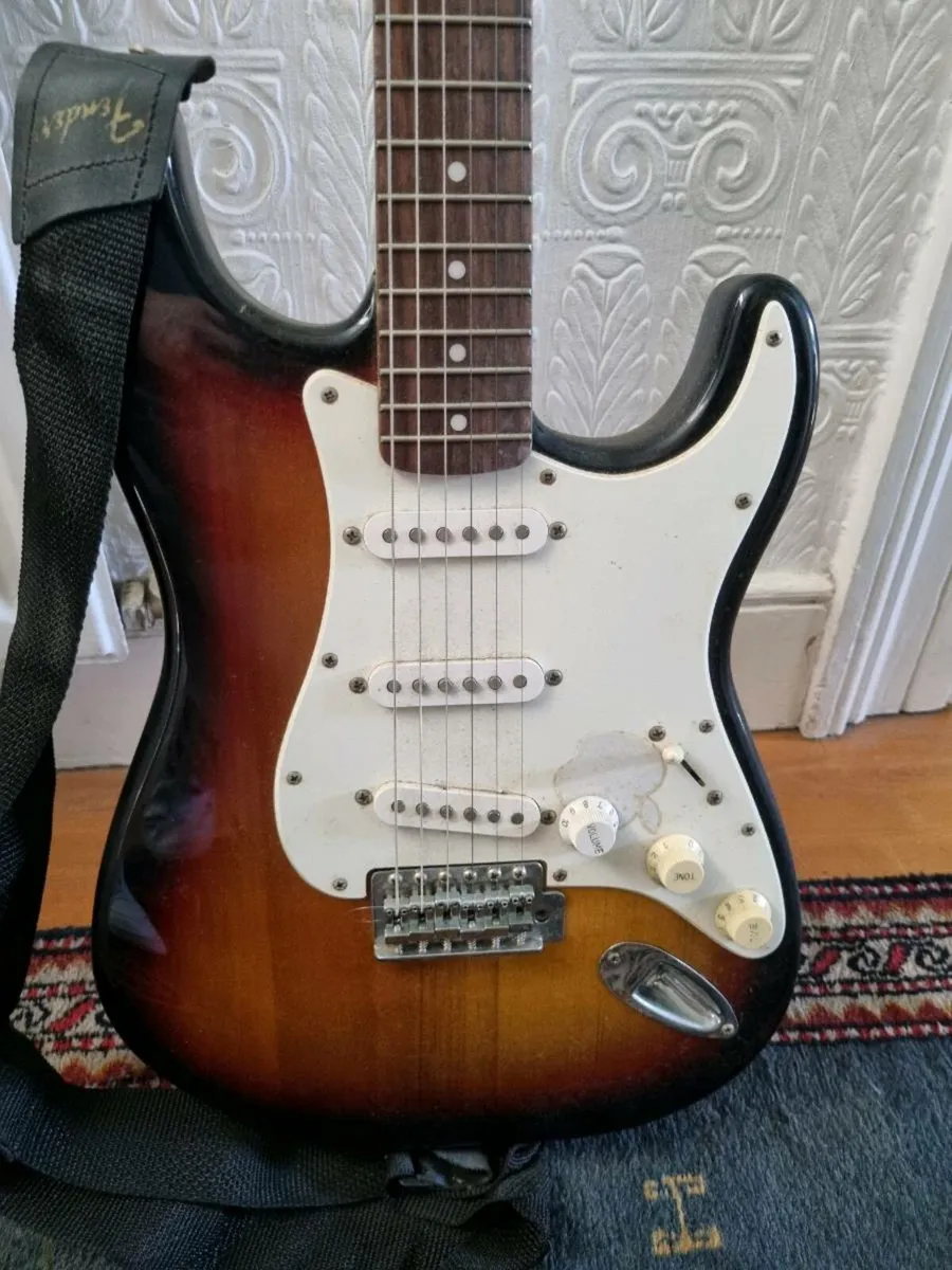 Fender Squier Electric Guitar, Amp, Case & Stand - Image 2