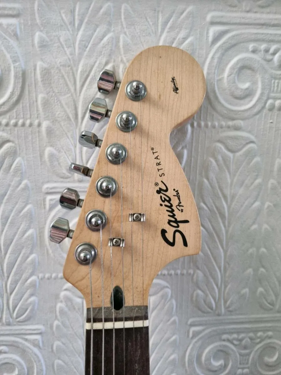 Fender Squier Electric Guitar, Amp, Case & Stand - Image 4